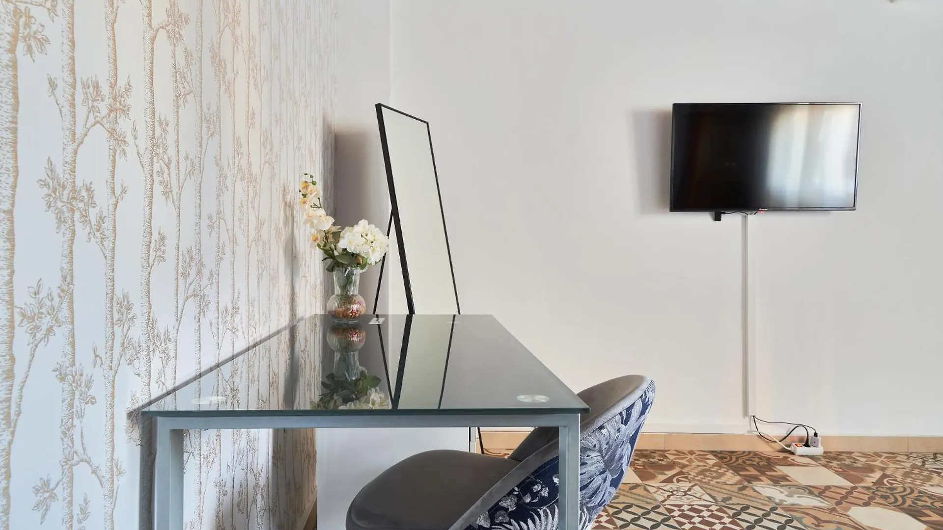 Sun-Kissed Getaway Apartment Malaga Spain
